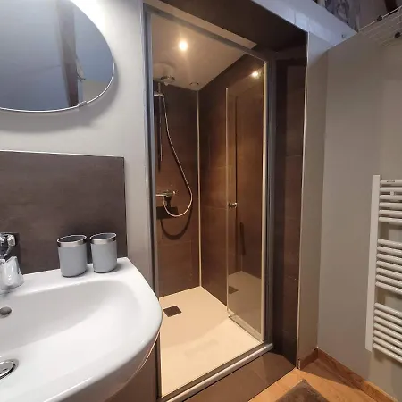 Maison Spacieuse Unifamiliale. La Clochette *