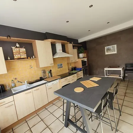 Maison Spacieuse Unifamiliale. La Clochette