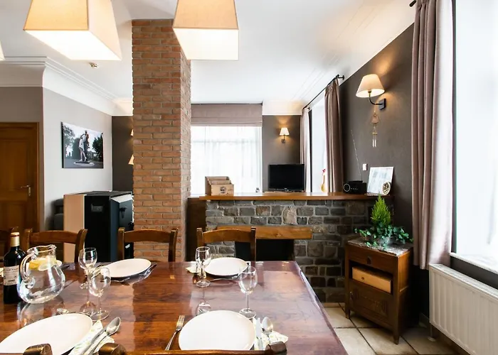 Maison Spacieuse Unifamiliale. La Clochette بيت للعطل