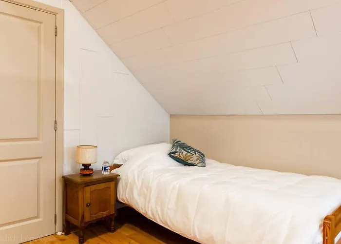 Maison Spacieuse Unifamiliale. La Clochette *